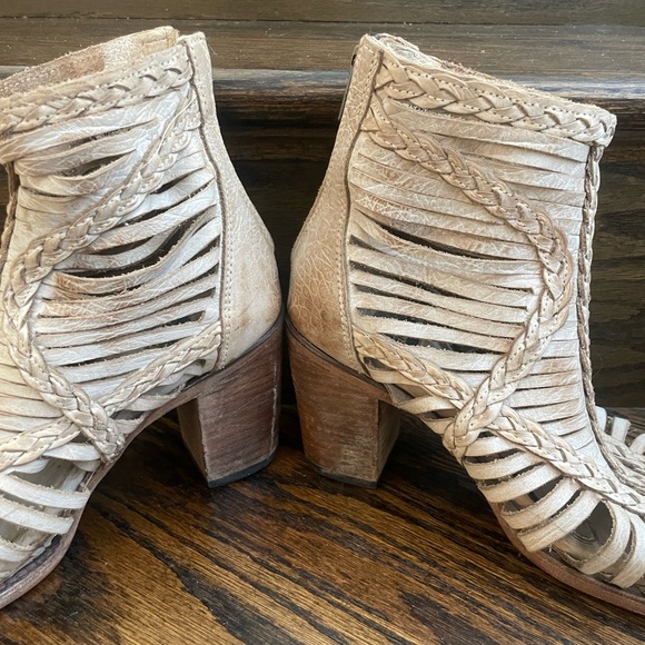 Freebird ‘Bela’ Tan Leather Booties (9) - Picture 7 of 7